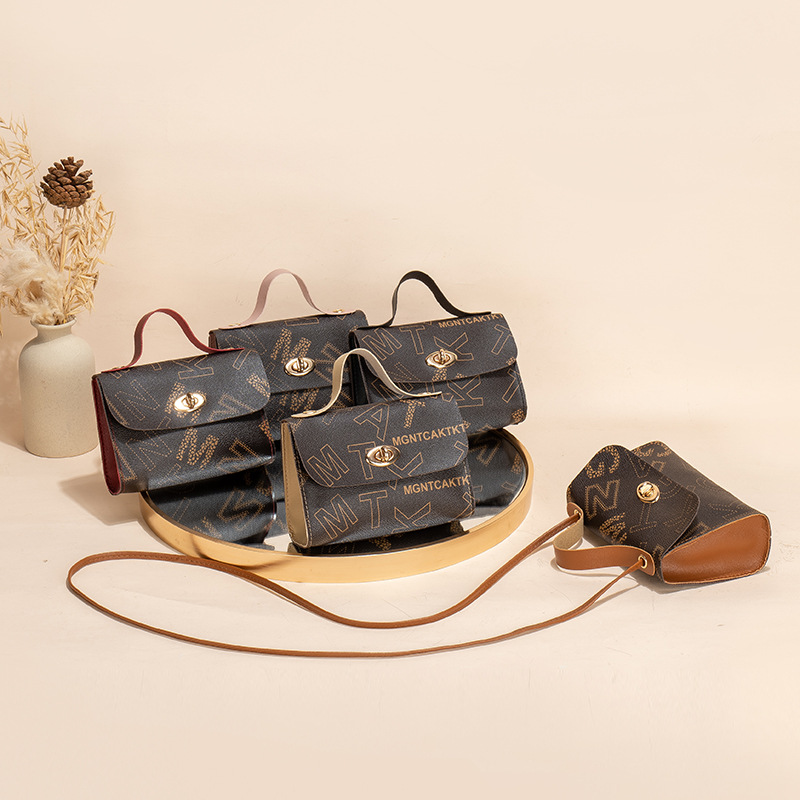 女包2023新款字母印花圓鎖斜挎小方包small bag休閒簡易零錢小包