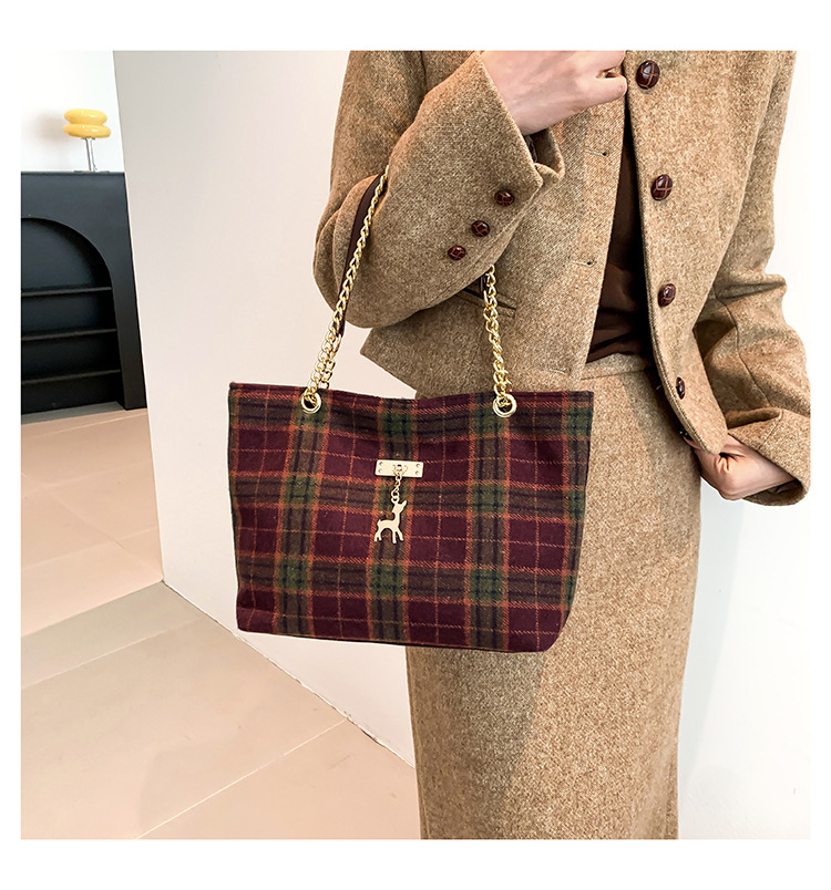 Fashionable woolen trendy striped deer bag for women, new autumn 2024 collection, chain niche single-shoulder crossbody bag undefined