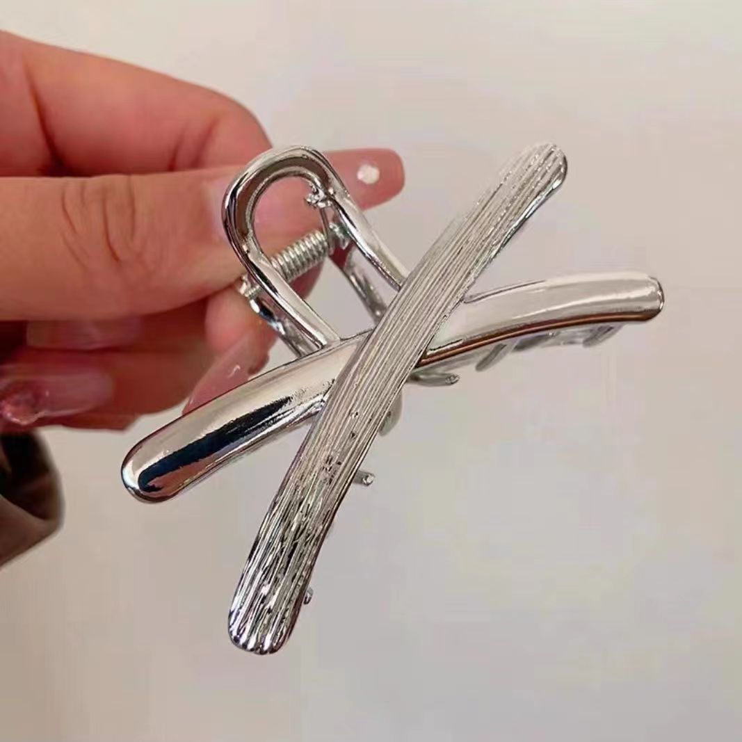 Forcina per capelli versione coreana X media nuova croce in metallo mezza clip per afferrare la testa posteriore elegante temperamento squalo clip copricapo donna_voghion.com