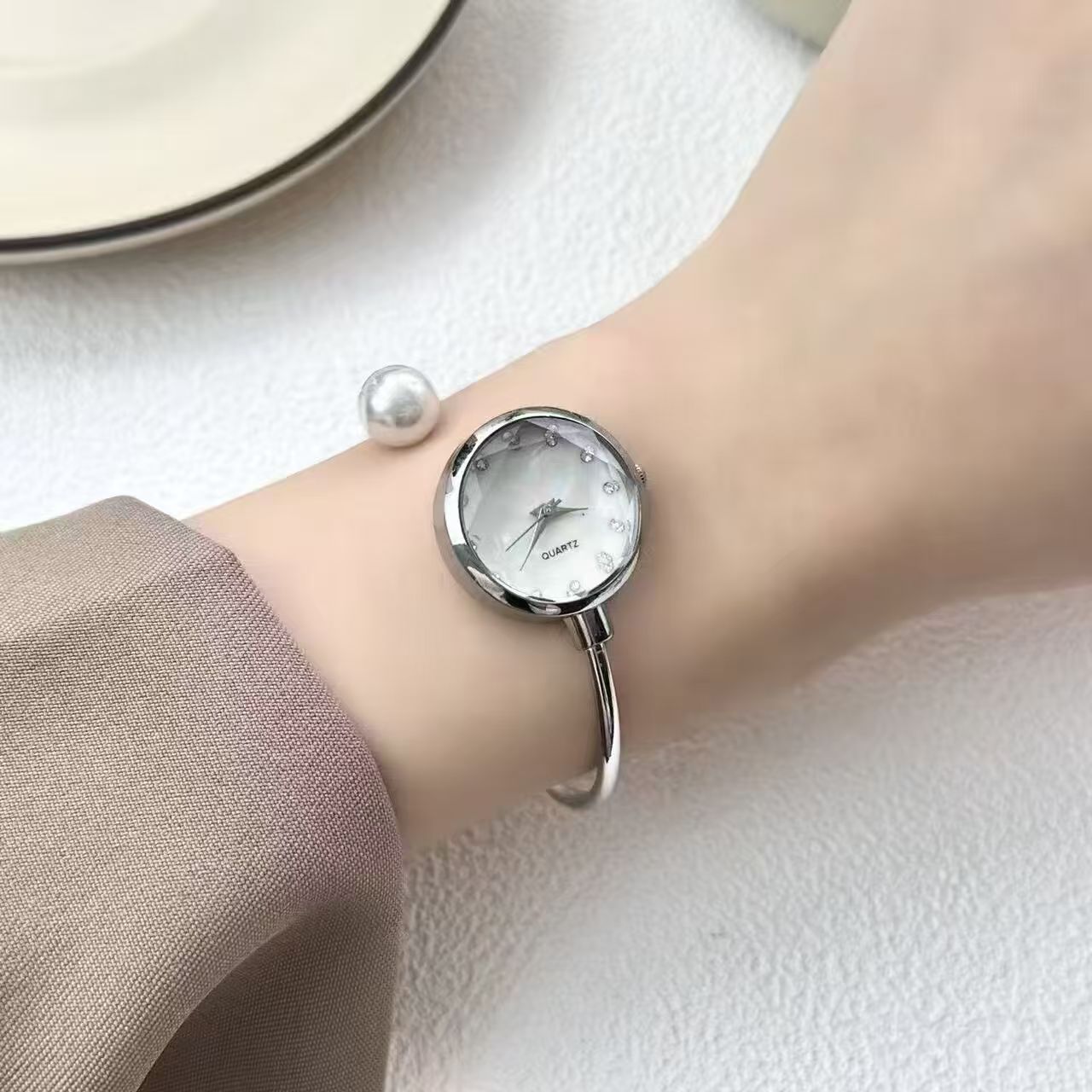 Reloj con esfera degradada de nácar plateado S1365B