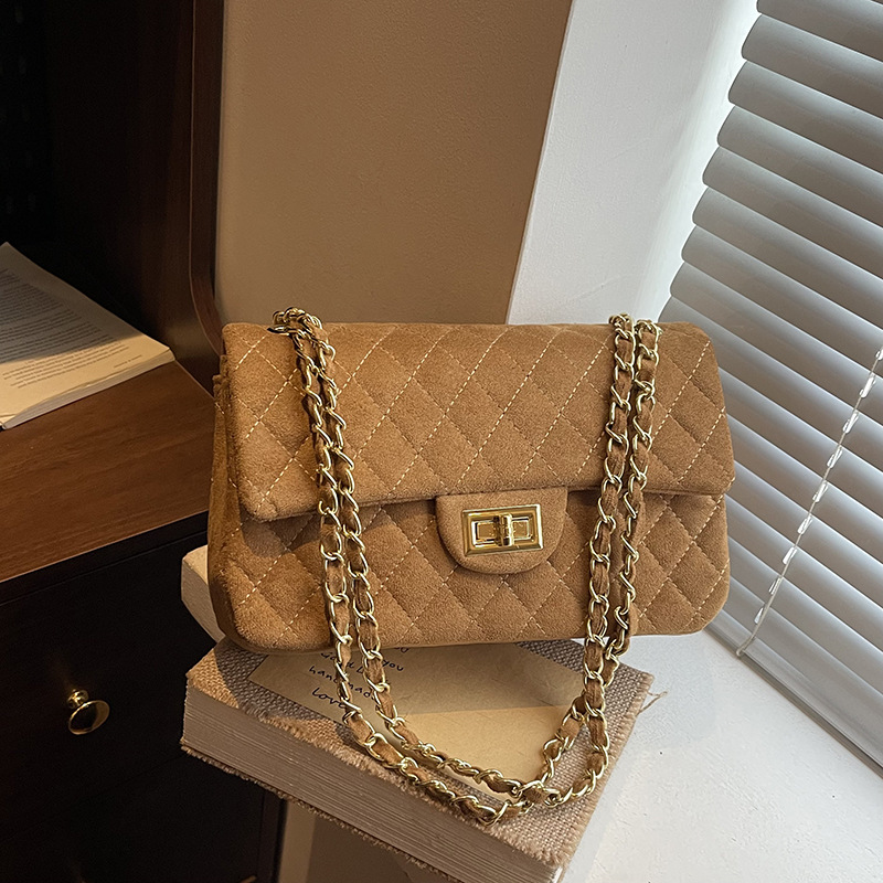 Versatile and Fashionable Niche Large-Capacity Tote Bag, New Chain Quilted Shoulder Bag, High-End Chanel-Style Crossbody Bag