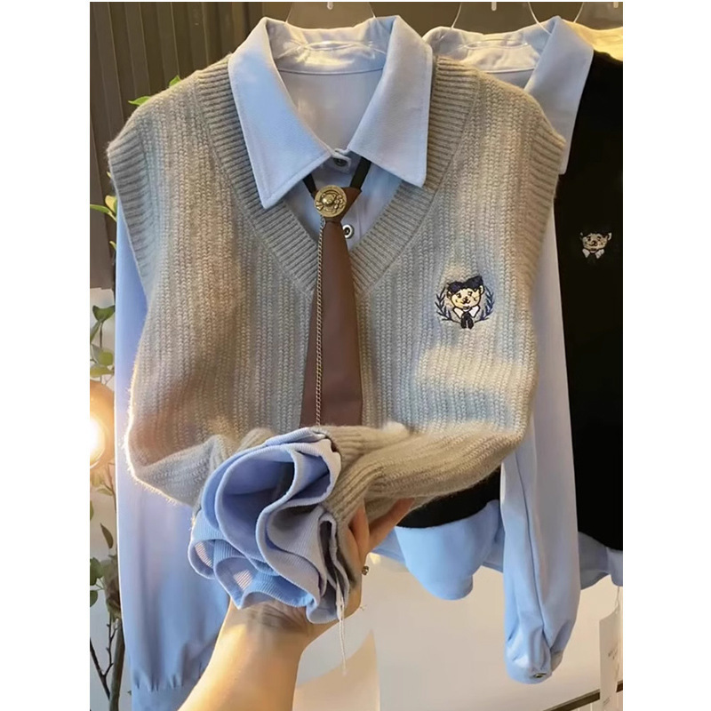 College Style Knitted Vest for Women, 2025 Winter New Style, Layered with Shirts, Fashionable Sleeveless Knitwear Trend