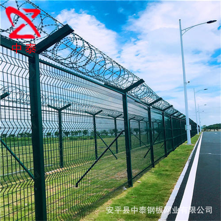 监狱防攀爬镀锌铁刺防护网 蛇腹型刀刺防护隔离PVC浸塑护栏网