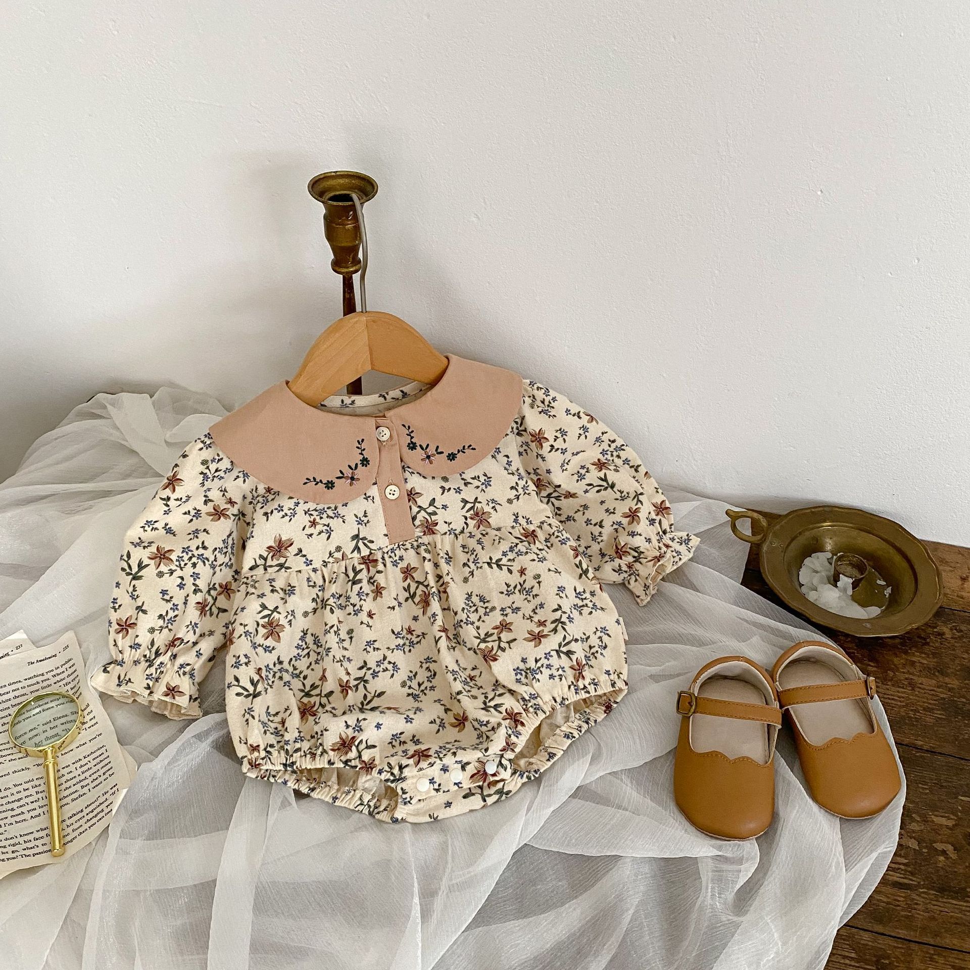 Primavera 2023 bebé niña manga larga vintage floral vaina bebé muñeca collar bordado mameluco estilo occidental Outwear