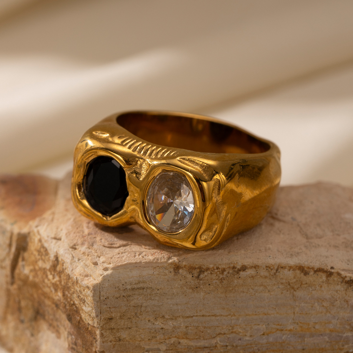 Taina personalidad joyería de moda europea y americana anillo de acero inoxidable mujer nicho ligero lujo anillo de zircon transfronterizo joyería