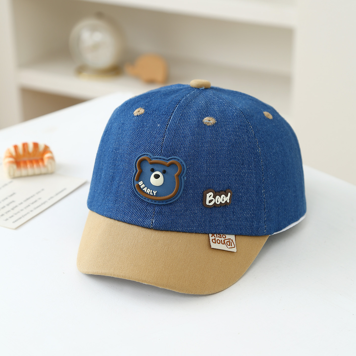 Chapéu de Sol Infantil Casual com Proteção Solar UPF 50+ Chapéu Infantil em Jeans com Blocos de Cores Coleção Primavera/Verão 2026 Novo Boné de Beisebol com Estampa de Urso para Meninos_voghion.com