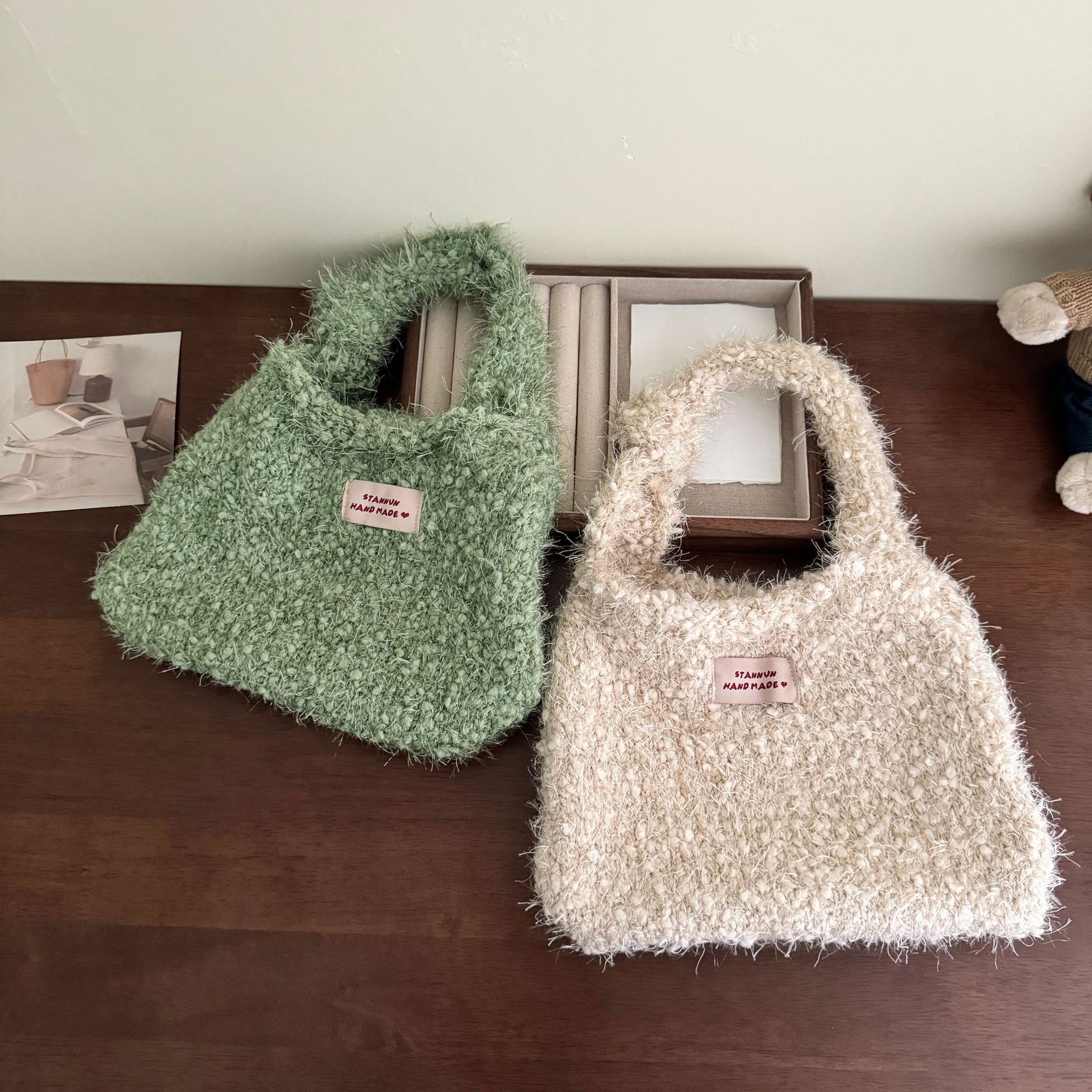 향신료 소녀 오목 모양  색상 우유 거의 반짝이는 작은 가방 틈새 디자인 손 가방 울 핸드백