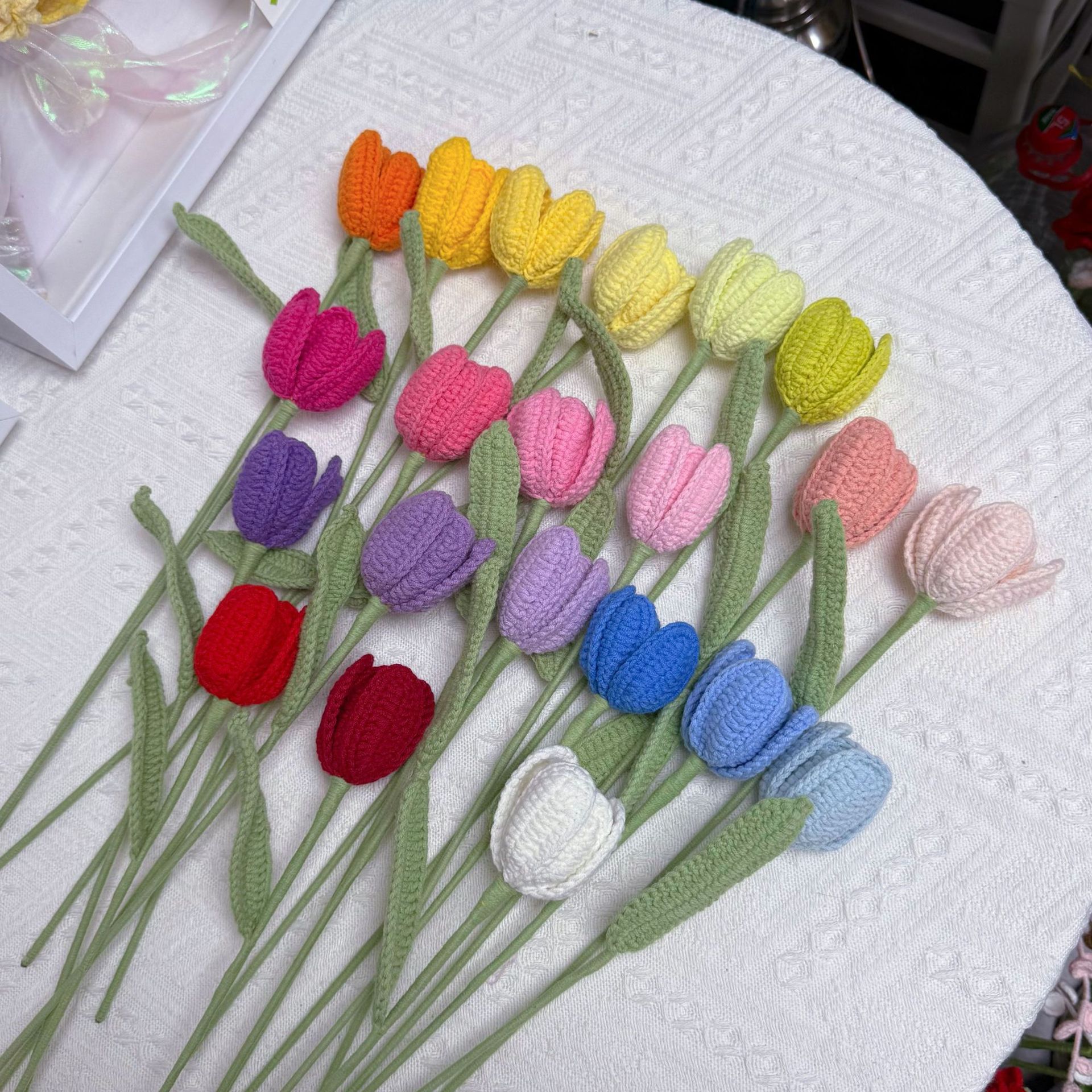 Finished Tulip Flowers, Hand-Knitted Wool Flowers, Crocheted Artificial Flowers, Immortalized Flowers, Crochet Bouquets for Holiday Gifts