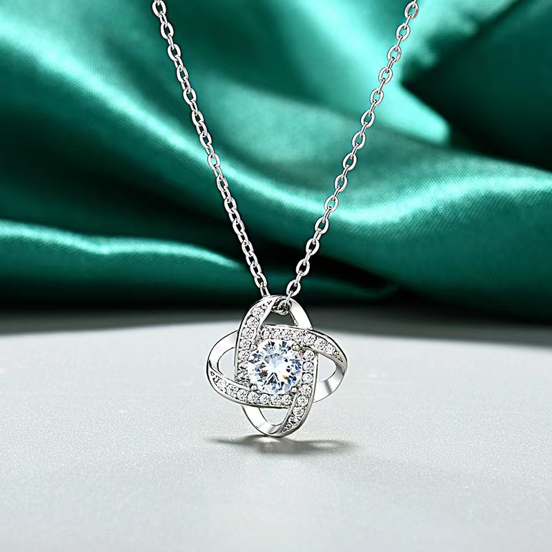 화이트 골드 네잎 클로버 목걸이