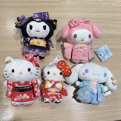 三麗Oクロミ漫画蝶結び猫美楽白犬振袖着物ぬいぐるみかばんストラップ