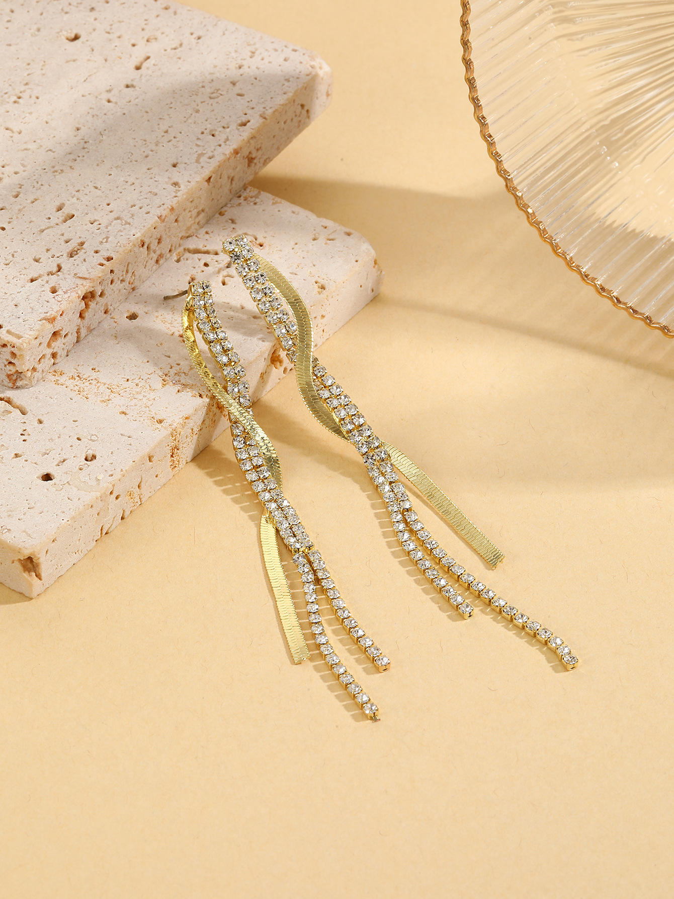 Orecchini con nappe in zircone super flash, orecchini leggeri di lusso di alta qualità, design unico di nicchia, orecchini esagerati per le donne_voghion.com