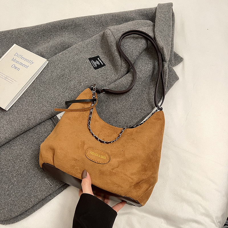 Este año, la moda de moda de peluche de peluche bolso de viaje para mujeres 2024 nueva moda versátil bolso de mochila