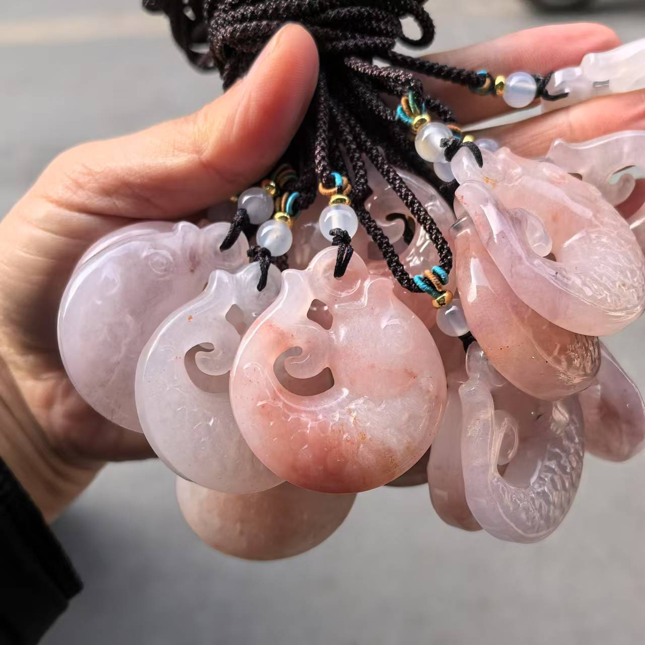 복숭아꽃 양조에는 돈이 들어 있고 잉어는 밧줄을 줍니다(밧줄은 무작위입니다)