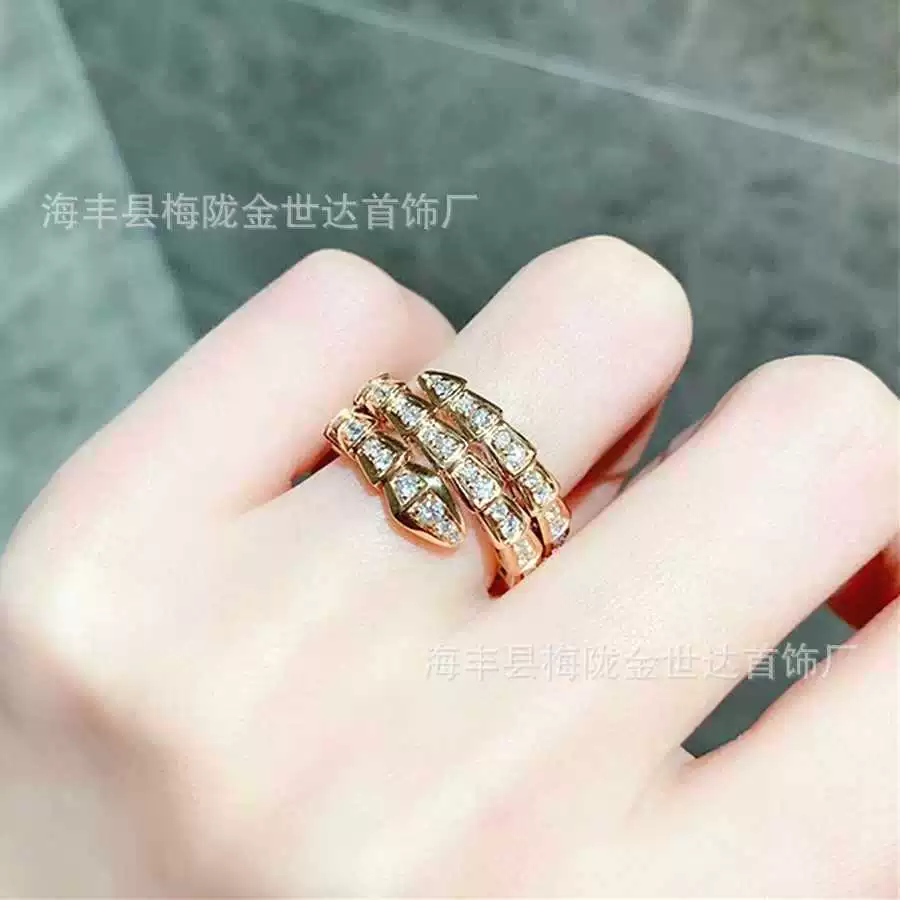 Small design ring for beloved, 18 carat, diamond encrusted