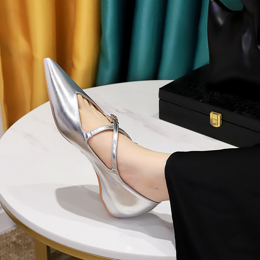 533-2 Korean version cross shaped women's shoes with rhinestone buckle, patent leather pointed toe, shallow mouth, sloping heel, increased height, low follow-up shoes