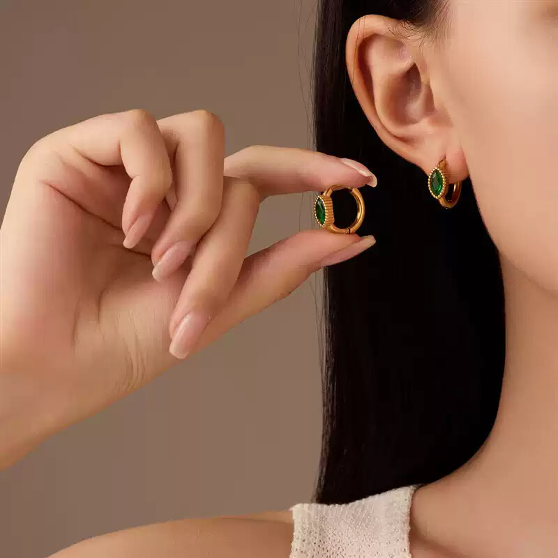 Labret stud lip piercing jewelry styling detail