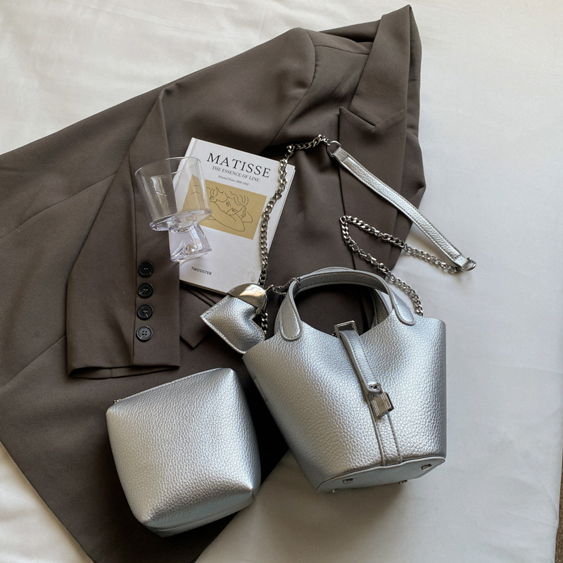 Bolso de madre de cubo de ocio simple para mujer 2025 versión coreana del nuevo bolso de mensajero exquisito de textura de moda ins