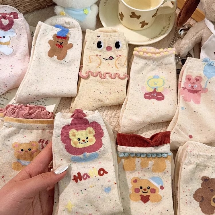 Japanese-Style Sweet Layered Socks with Double-Layered Lace, Cartoon Heart and Bear Design, Personalized Yarn, School-Style Mid-Calf Socks Japanese-Style Sweet Layered Socks with Double-Layered Lace, Cartoon Heart and Bear Design, Personalized Yarn, School-Style Mid-Calf Socks