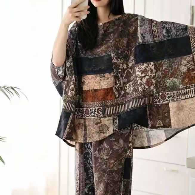 New batwing-sleeve pajama set for women, featuring a retro Chinese-style print, double pockets, and a design suitable for both spring and autumn, making it a versatile loungewear option New batwing-sleeve pajama set for women, featuring a retro Chinese-style print, double pockets, and a design suitable for both spring and autumn, making it a versatile loungewear option