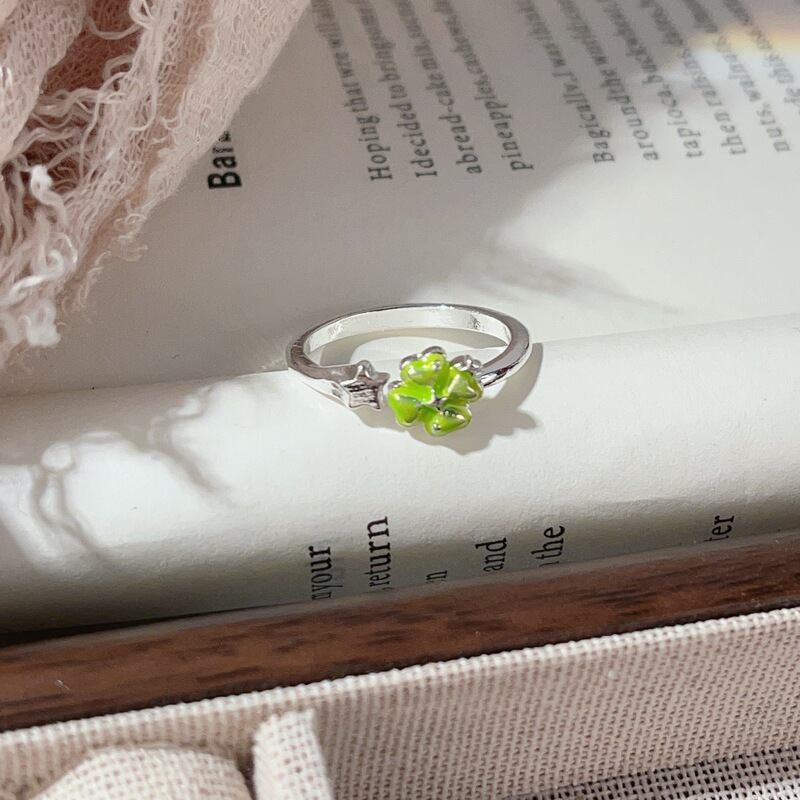 Fresh and Simple Four-Leaf Clover Star Ring, Niche Design, Versatile for Everyday Wear, High Aesthetic Value, Index Finger Ring, Elegant and Versatile Ring