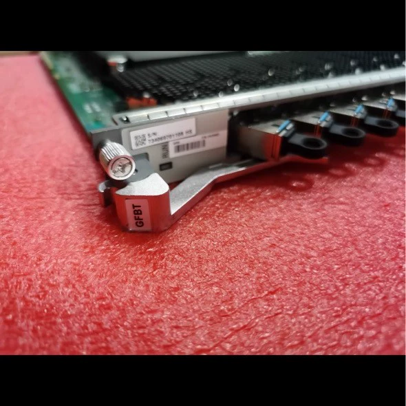 Бизнес-плата ZTE GFBT, оснащенная оптическим модулем D2 C+ и 10G-картой.