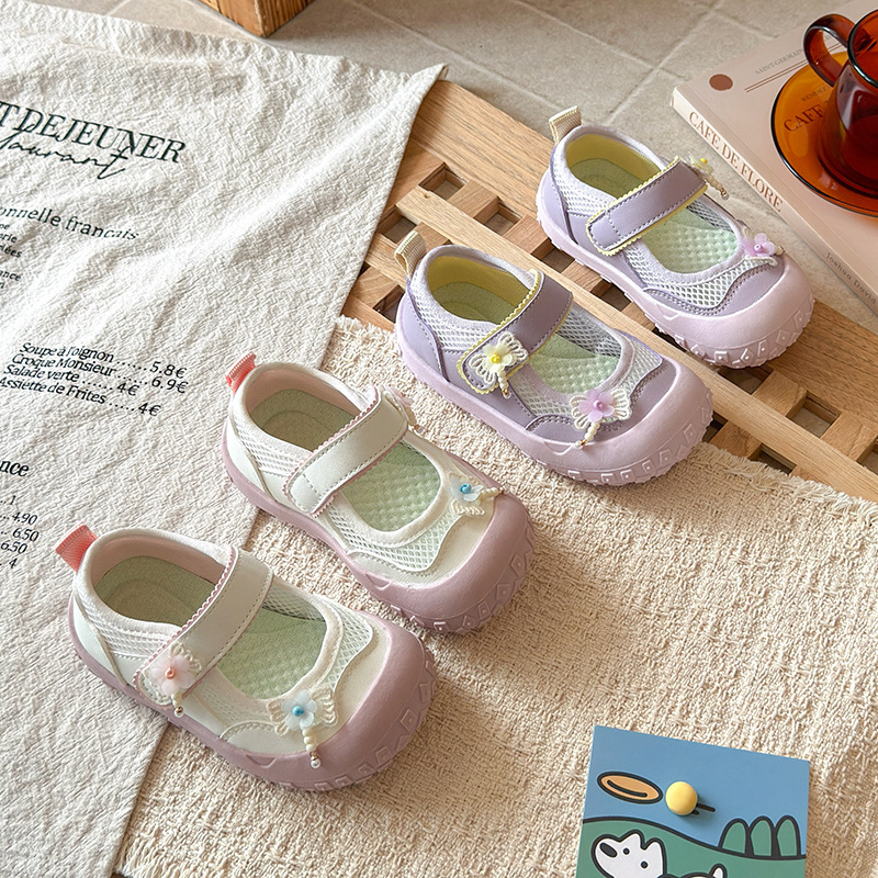 Niñas sandalias de verano 2026 nuevos zapatos de malla transpirables para niños zapatos casuales de suela suave zapatos deportivos para niños