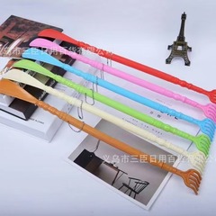 プラスチックの靴はチェーンを持っています。