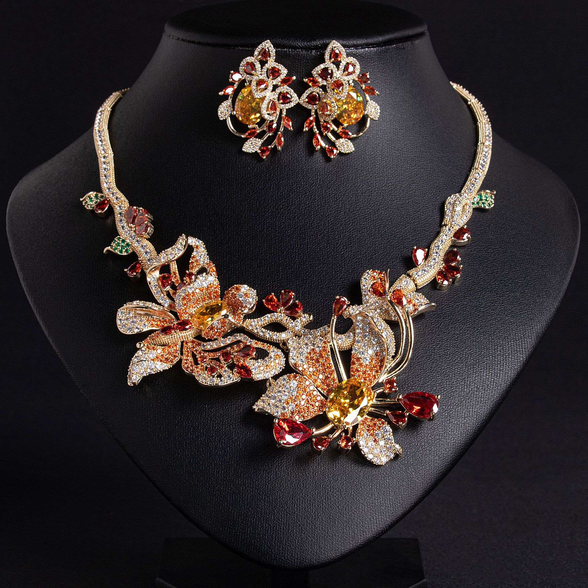 Pendant with zircon