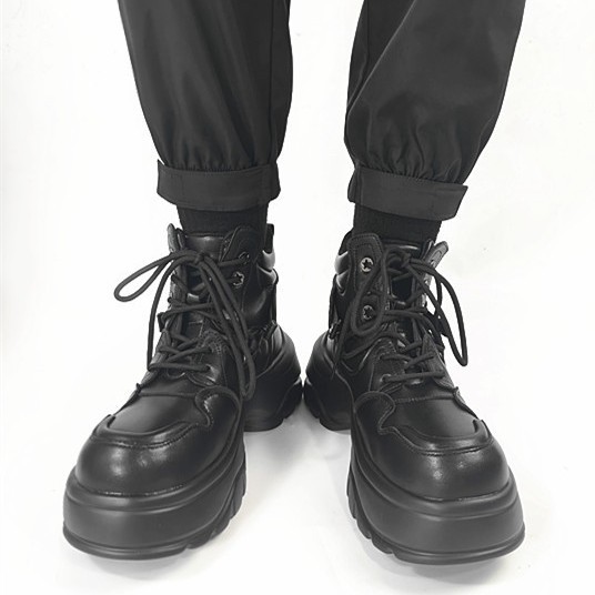 ヨーロッパ駅2024秋冬の新型ハイシューズのビスケットの厚い底のショートブーツのヨーロッパ商品の爆発金が高くなりました。