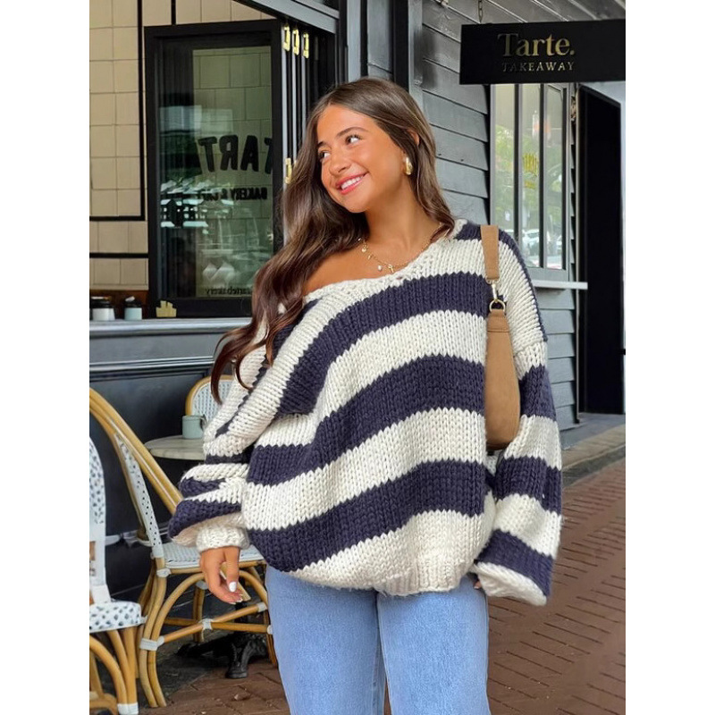 Pull ample en maille décontractée, épaules asymétriques, taille S, disponible en gros. Nombreux hauts rayés Pamine disponibles._voghion.com