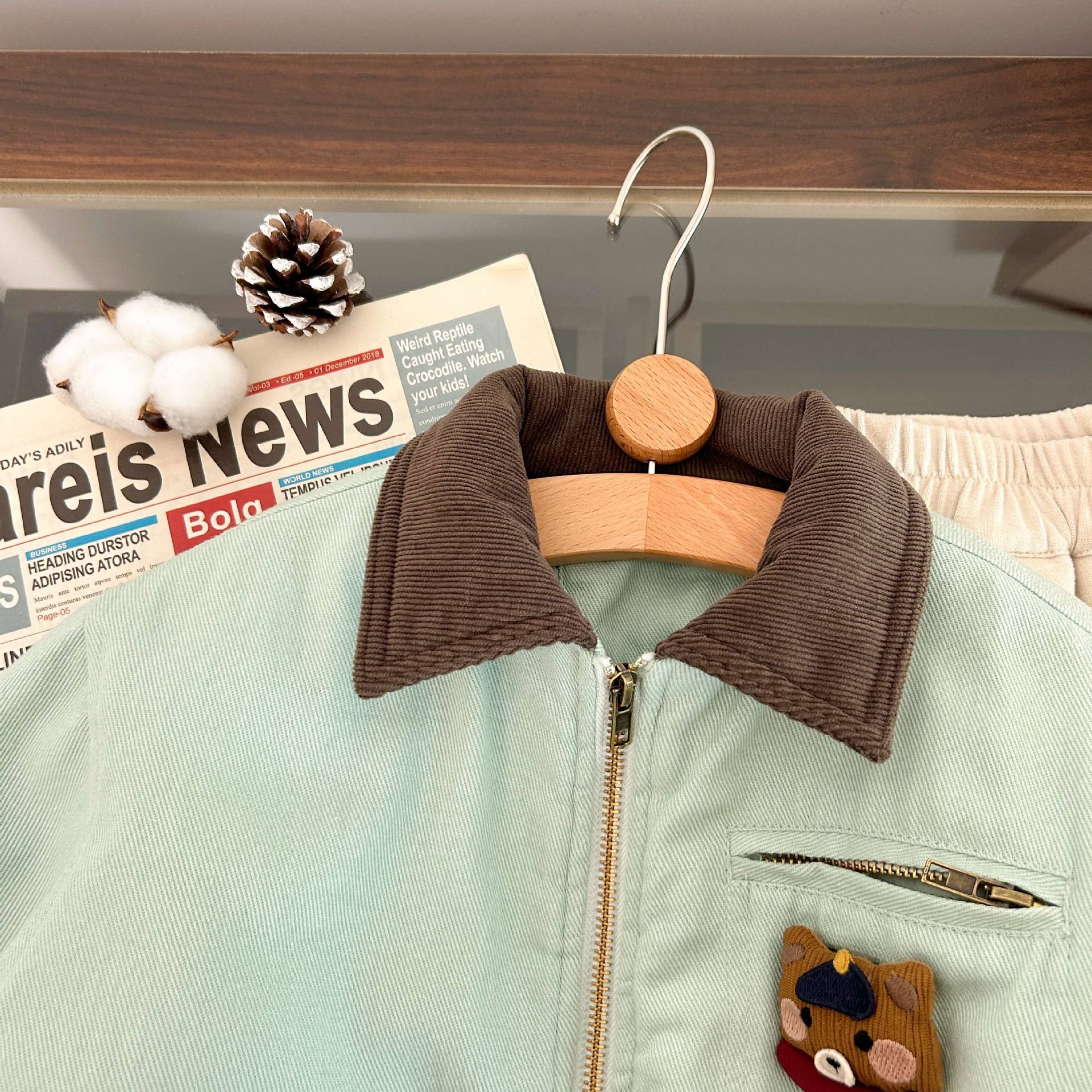 이제 소년 코트 두꺼운 가을과 겨울 2024 새로운 아동복 면화 패딩 자켓 크림프 거리 어린이 겨울복