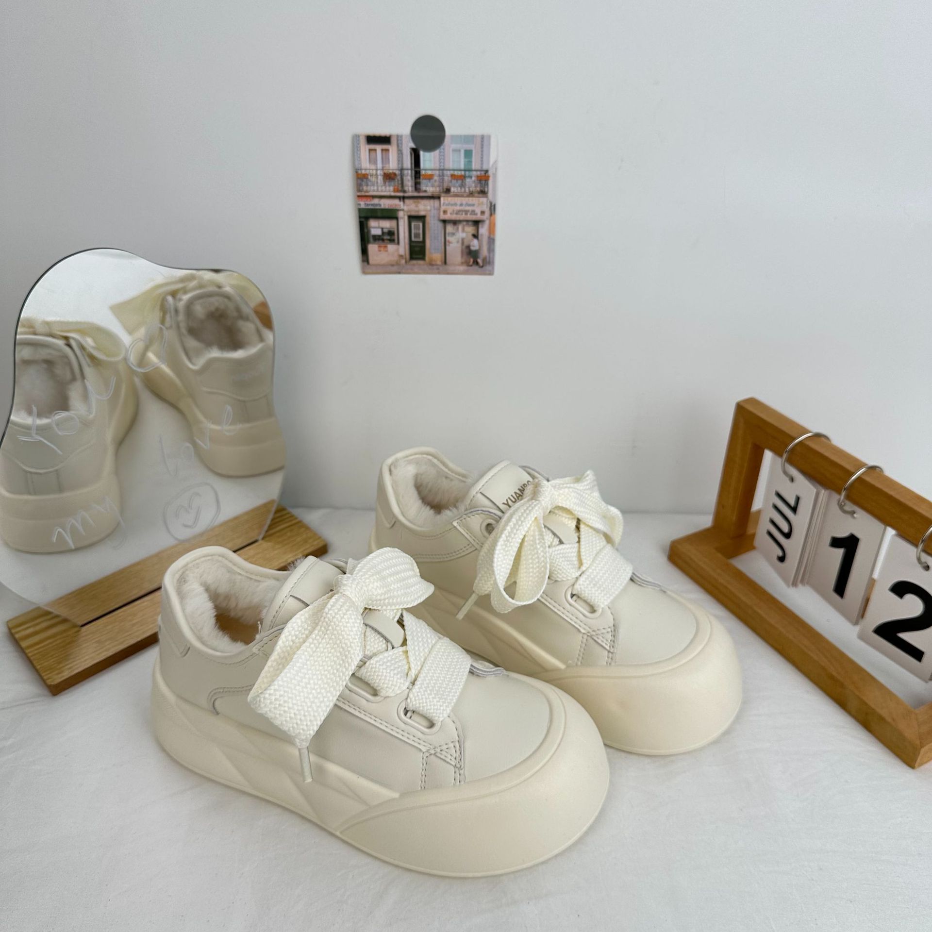 Zapatos de skate cálidos de fondo grueso de ondas distantes, zapatos blancos de mujer, zapatos de invierno coreanos de nicho, zapatos de mujer