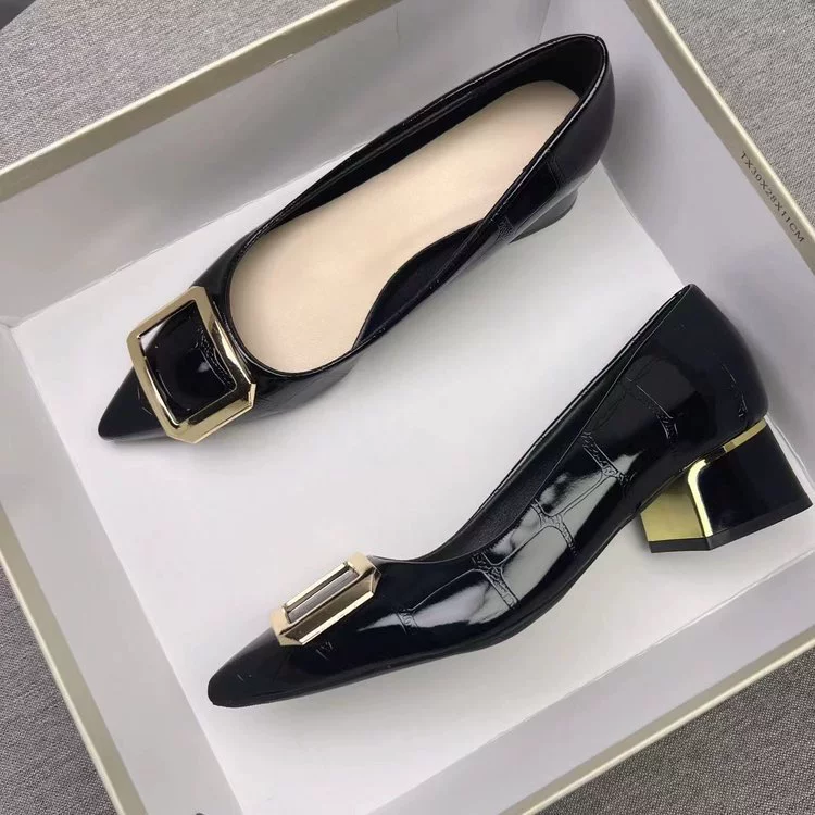 Однослойные туфли с французским острым носком, женские туфли на низком каблуке и массивном каблуке 2024 года, весна и осень, новая модная универсальная элегантная кожаная обувь, туфли на плоской подошве с низким ртом