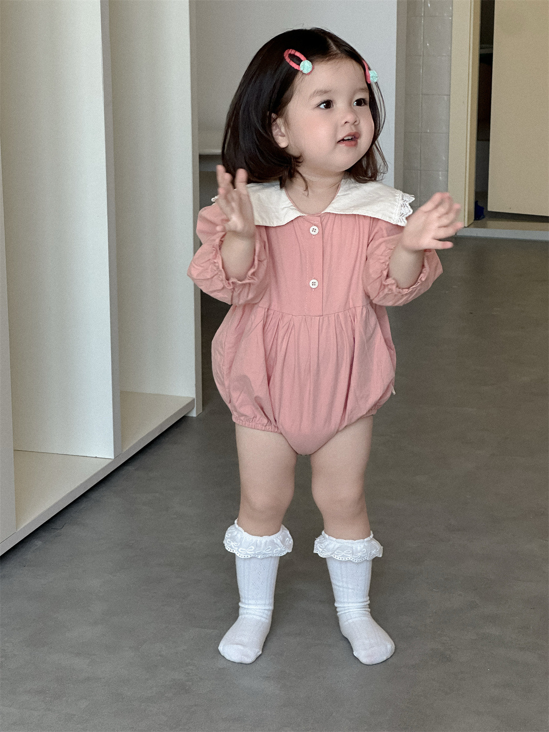 Mono con cuello de encaje para niñas, estilo coreano, ropa infantil, otoño 2025, nuevo mono para bebé, conjunto de otoño