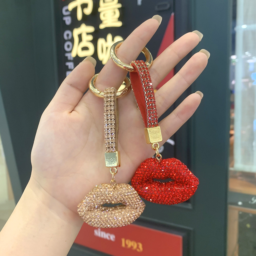 Llavero de lujo con forma de labios y diamantes para bolso_voghion.com