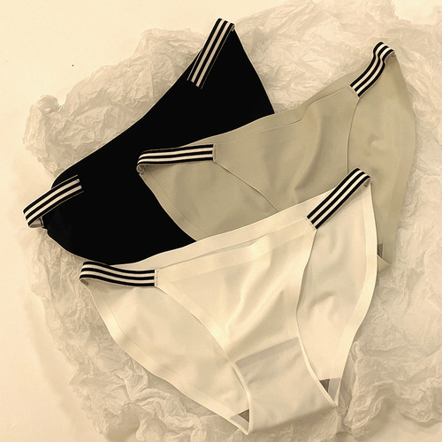 Japanese girls' pure lust underwear, seamless naked ice silk low-waist, thin, soft, breathable butt-lifting briefs for women