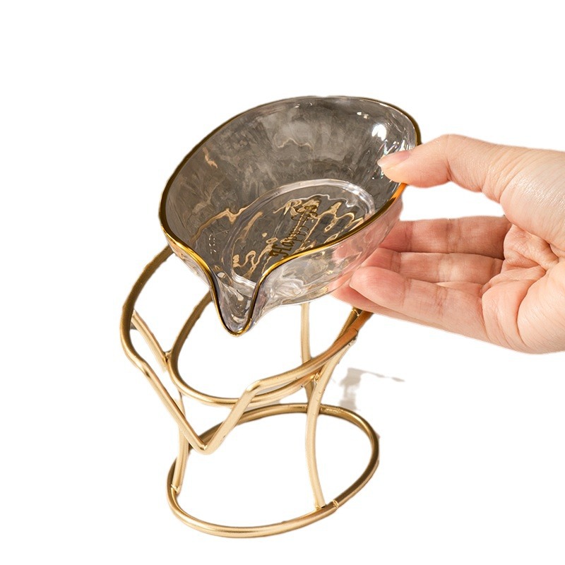 Hierro chapado en oro hogar caja de jabón montada en el piso estante de drenaje Hotel Baño Luz lujo desviación jabón rack