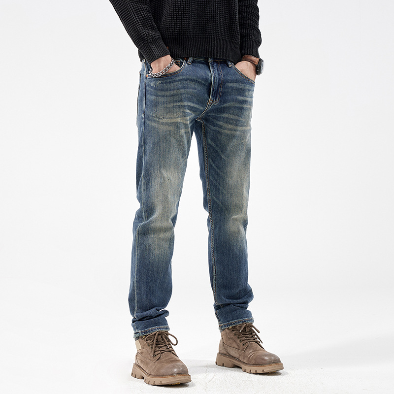 2025 nuevo nostálgico azul delgado pie pequeño de moda casual nuevo lavado de alta gama jeans de tendencia hombre 0368