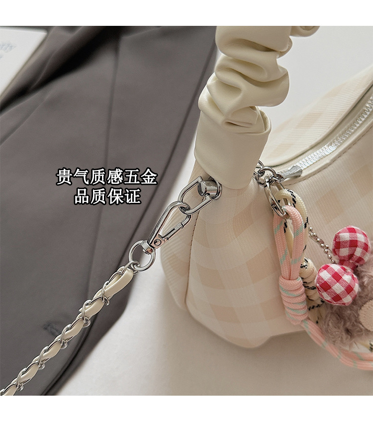 Sweet and cool style, trendy and unique cloud-shaped pleated handbag, a new summer fashion chain crossbody bag for women in 2025 Application Scenario