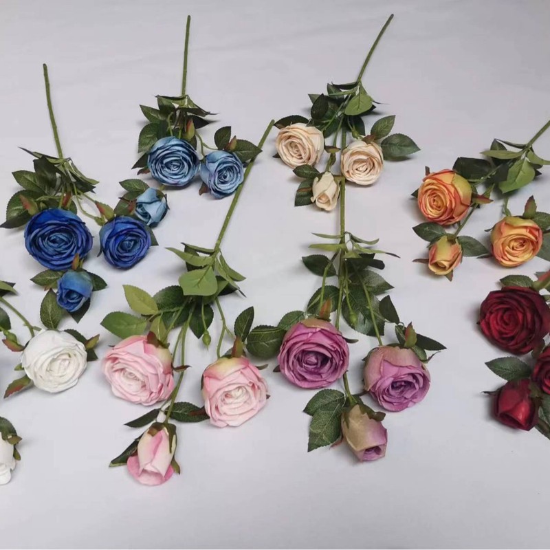 3頭の丸いバラのシミュレーションの花のメーカーの小売家庭の結婚祝いの装飾の道具の結婚式は造花の乾いた花を配置します。|undefined