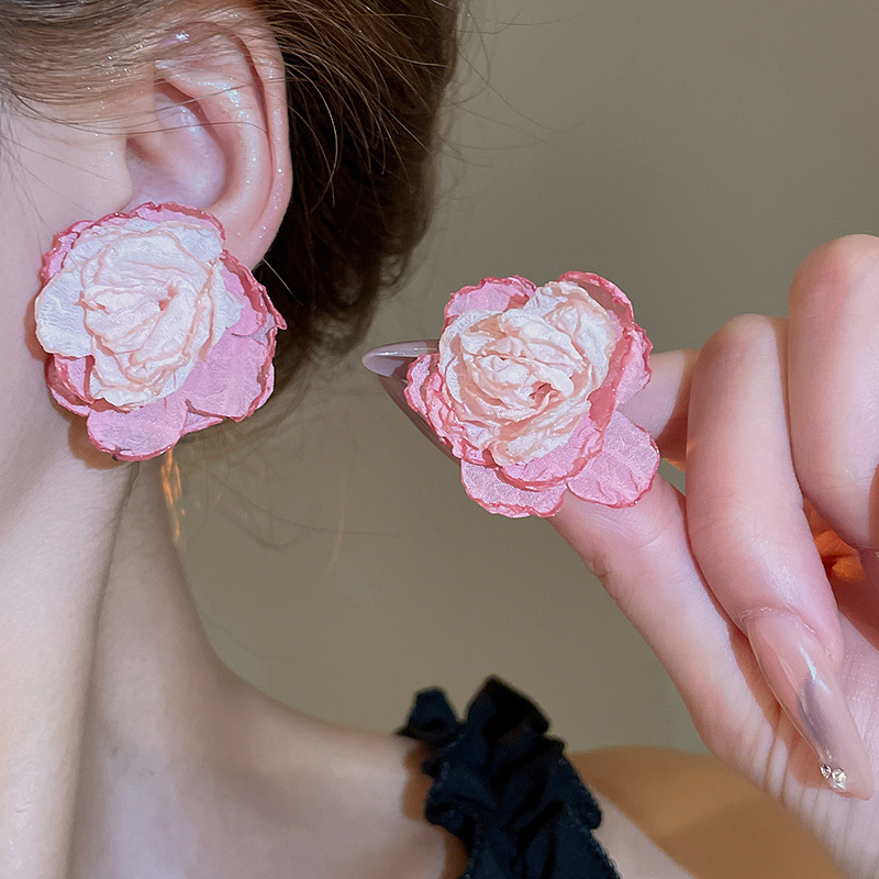 Pendientes de borla de hilo de malla de flor de aguja de plata Pendientes de estilo de vacaciones junto al mar frescos y dulces Pendientes de ambiente de moda y versátil