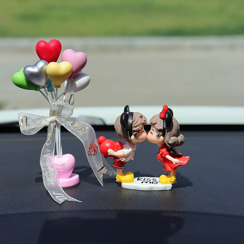 Transfronterizo nuevo coche Decoración Accesorios del coche ins estilo lindo coche pareja muñeca decoración coche suministros al por mayor