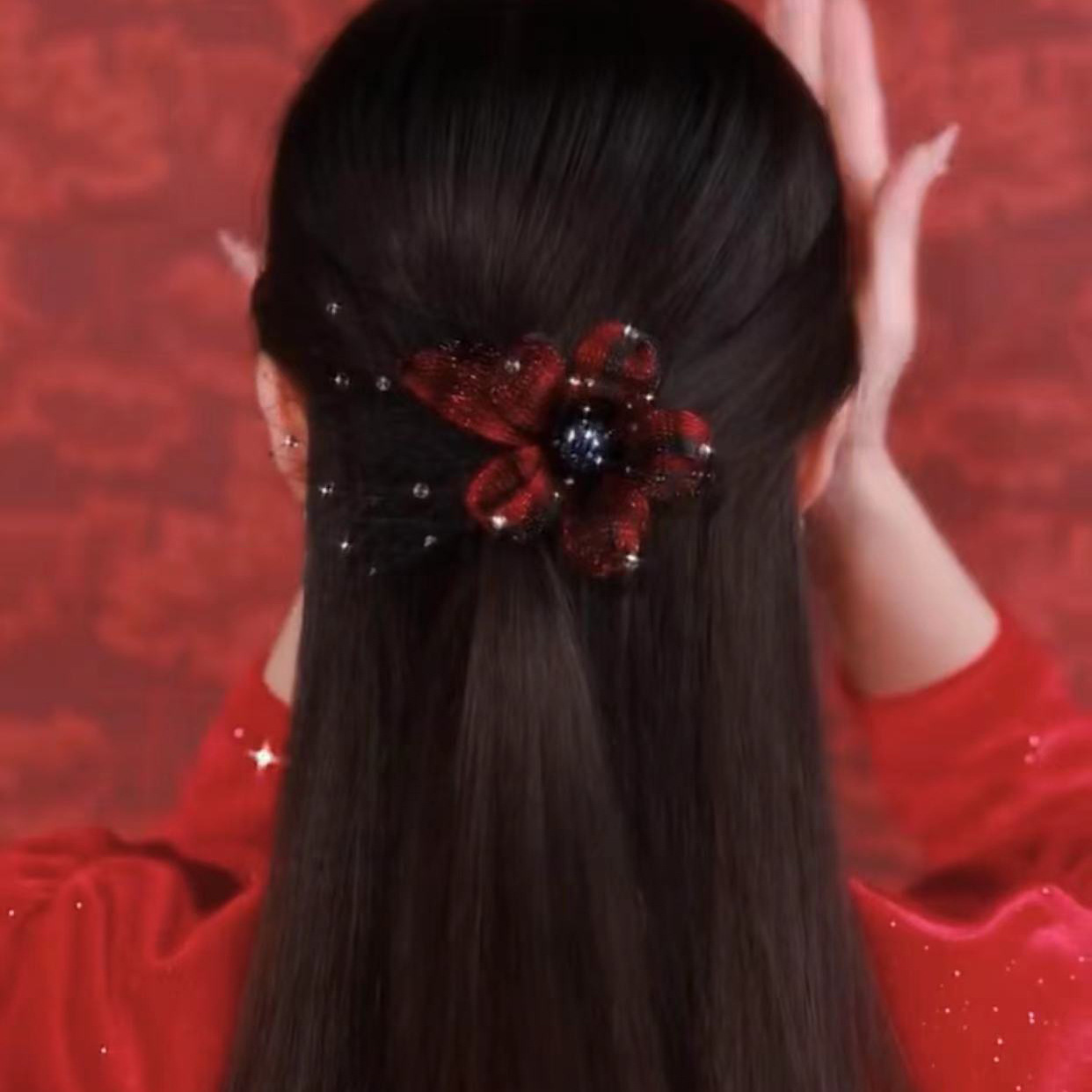 Elegant copper wire hair clip with spring for senior gifts, suitable for women, for styling hair at the nape, adorned with watercolor diamonds, a beautiful hairpin for updos.