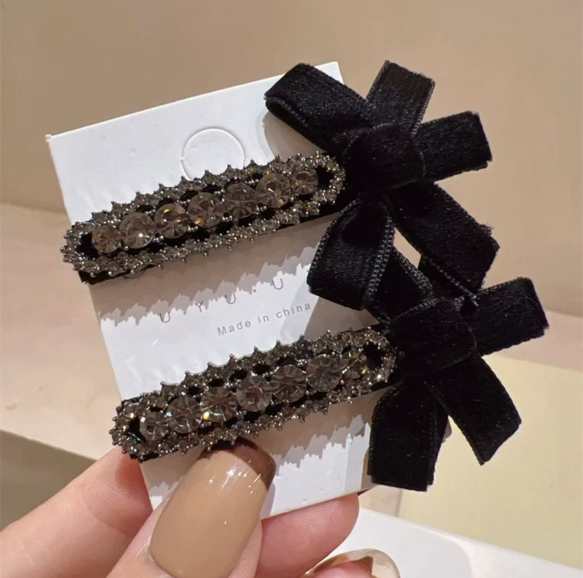 Легкий экстравагантный ретро-продвинутый аромат мелкий бархатный бантик с утиной бантик простой темперамент