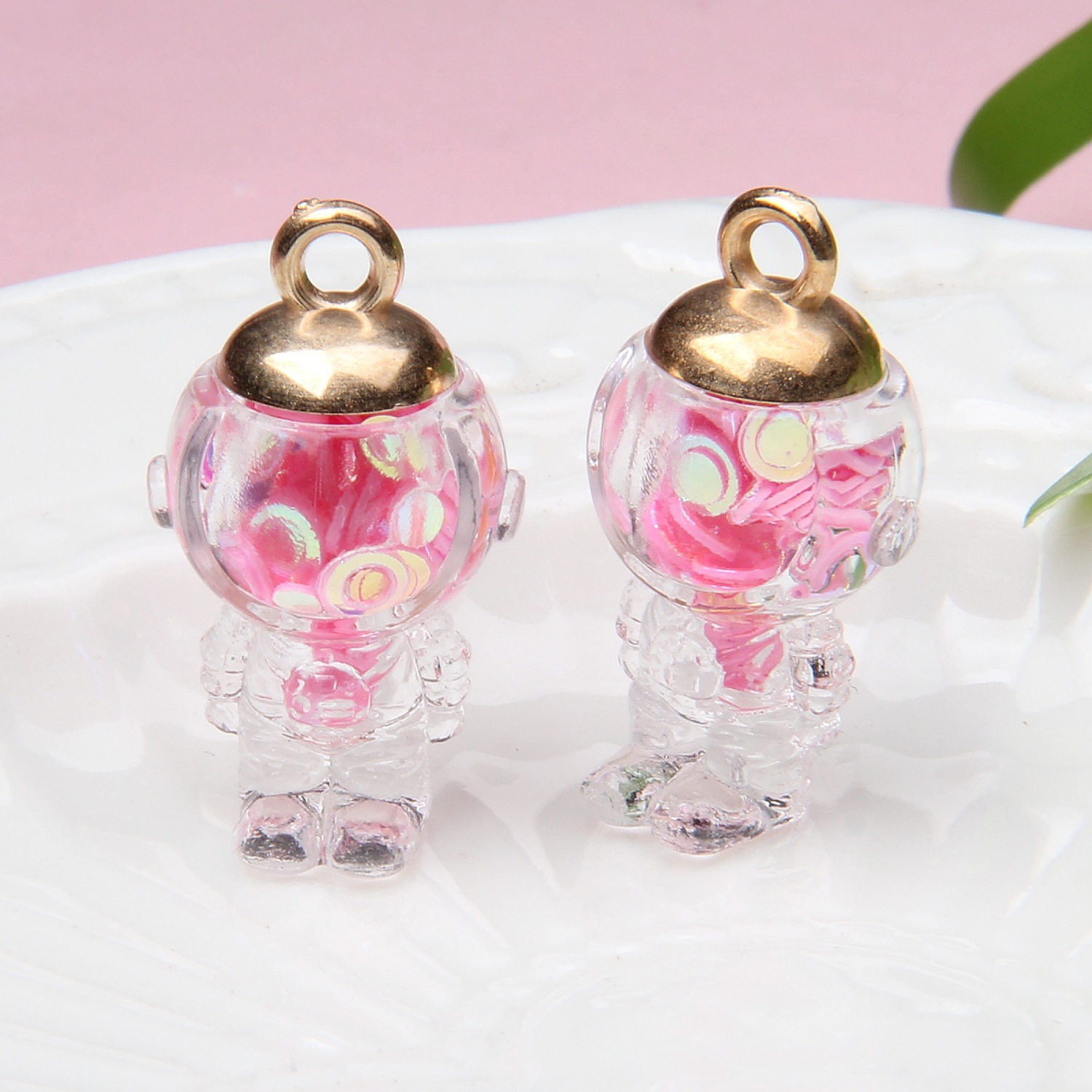 3g Weight Pendant Jewelry Making Type DIY Jewelry Accessories Classification 1 Piece Quantity Glass/Colored Glaze Material Astronaut, Heart Shape Pattern Sweet Style 1 Piece Glass/Colored Glaze Astronaut Heart Shape Pendant 2