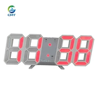 Модель с пультом дистанционного управления с белой рамкой и красными буквами.