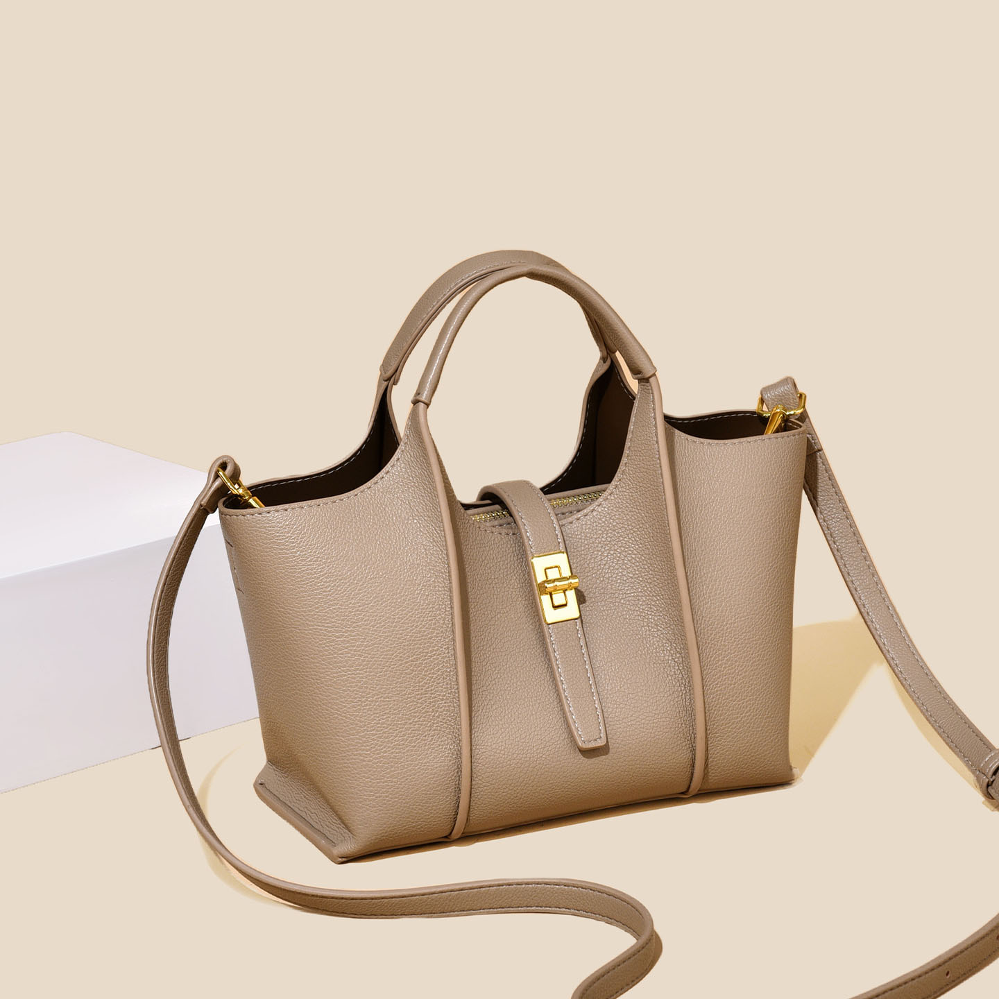 High-End Vegetable Basket Bucket Bag for Women, New Large-Capacity Satchel Tote Bag, Cross-Body Commuter Bag, Mother Bag