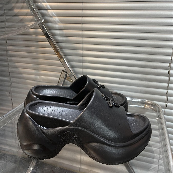 9CM Thick Bottom Slippers Women's Summer Outer Wear Thick Bottom Dung Feeling 2025 New Summer Internet Celebrous Seaside Slippers