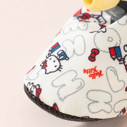 Cute printed puppy shoes for small dogs that won’t fall off their feet. Autumn thin indoor dog foot covers to keep warm in autumn.