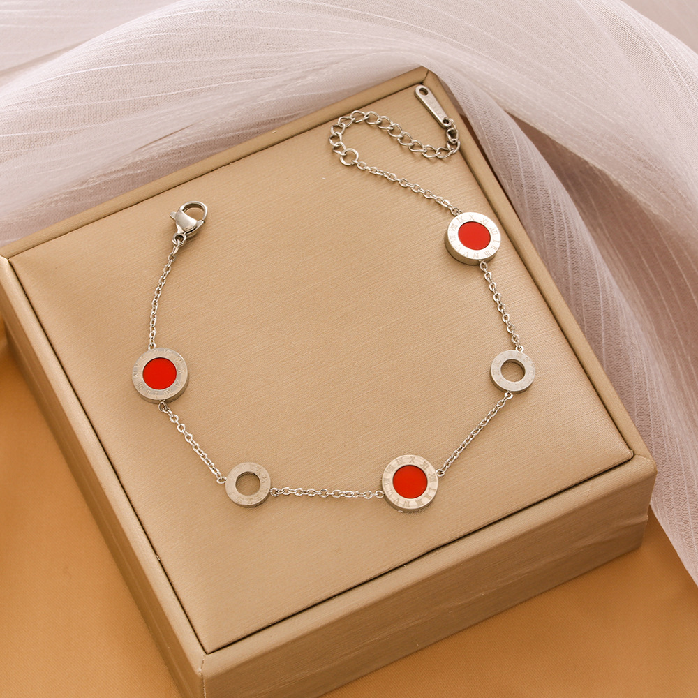 Pulsera de trébol de acero titanium vendedora caliente transfronteriza europea y americana con incrustaciones de concha pulsera colgante pulsera de diseño avanzado sin desvanecimiento al por mayor